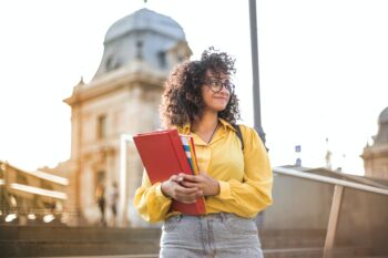 Visto de Estudiante para los Estados Unidos: Cómo Obtenerlo y Cuánto Tiempo Tarda