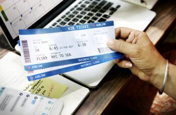 ¿Cuál es el secreto para comprar pasajes aéreos más baratos en 2025?