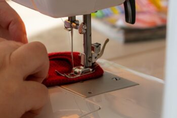 Cómo asociarte con fábricas de costura externa: una guía práctica para empresas argentinas
