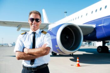 ¿Cuánto Gana un Piloto de Avión? Descubrí Cómo Convertirte en Uno y el Costo del Curso en 2025